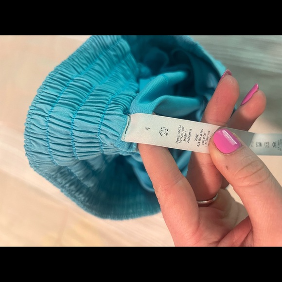 Lululemon size 4 Hotty Hot high rise shorts 4” - Picture 8 of 10